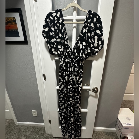 ASOS DESIGN Maternity flutter sleeve maxi beach dress in mono spot print - Picture 4 of 9